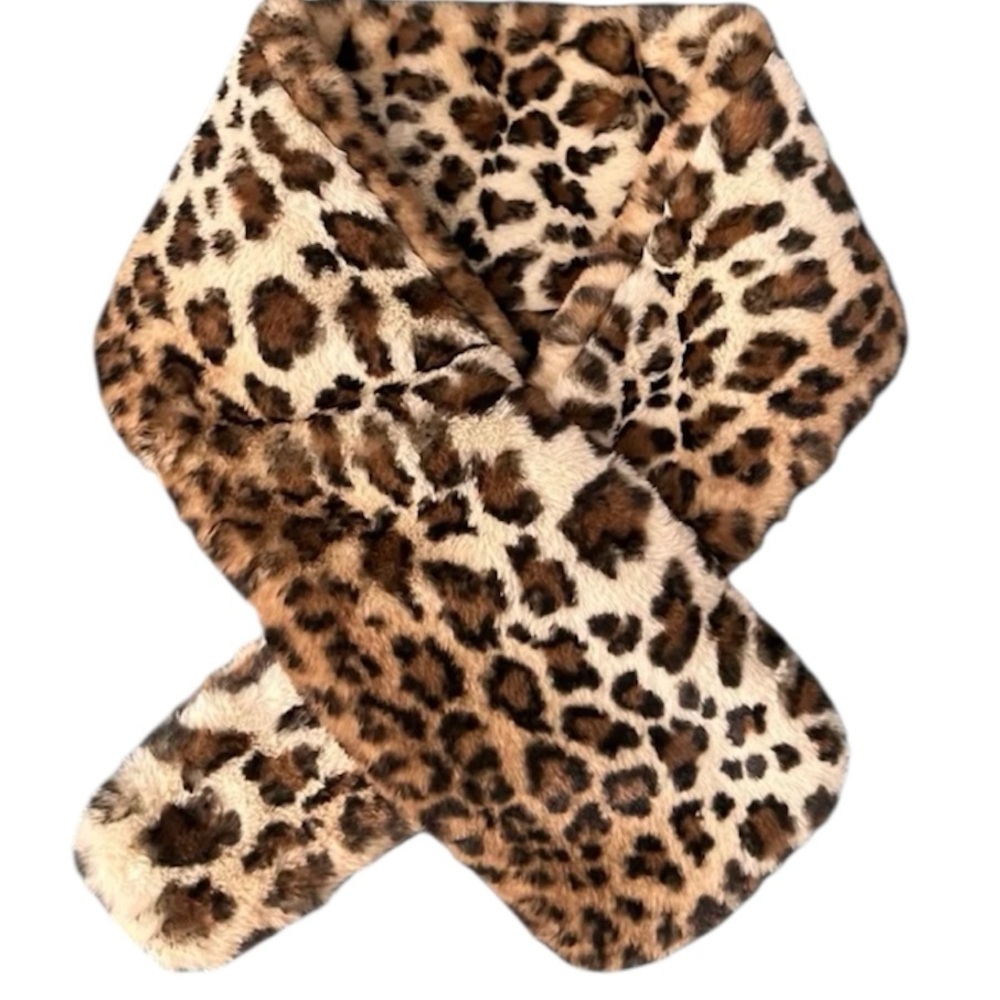 CAbi Bundle Scarf Leopard Print - image 2